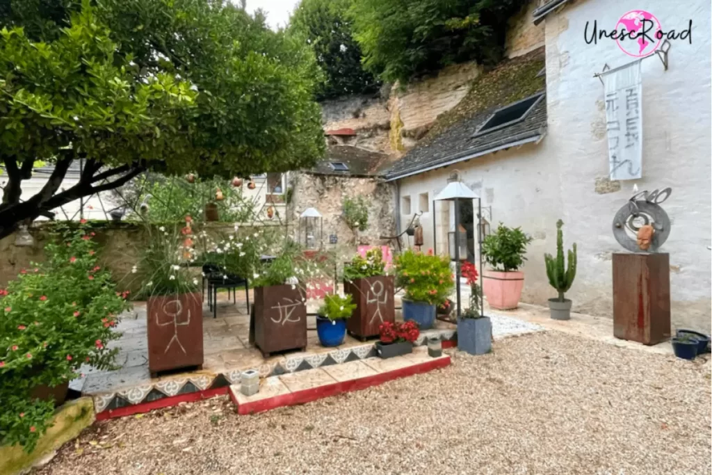 maison troglodyte jardin